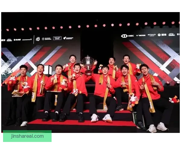 中国羽毛球队3-1力克法国成功卫冕第十二次捧起汤姆斯杯 中国羽毛球队3-1力克法国成功卫冕第十二次捧起汤姆斯杯